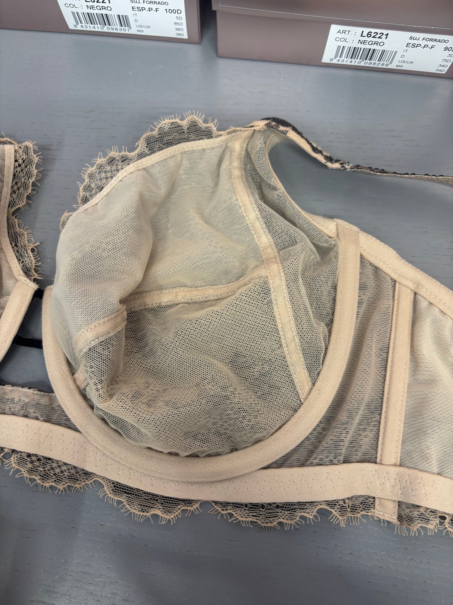 Reggiseno Con Ferretto E Coppe Soft Collegate Al Centro L6221