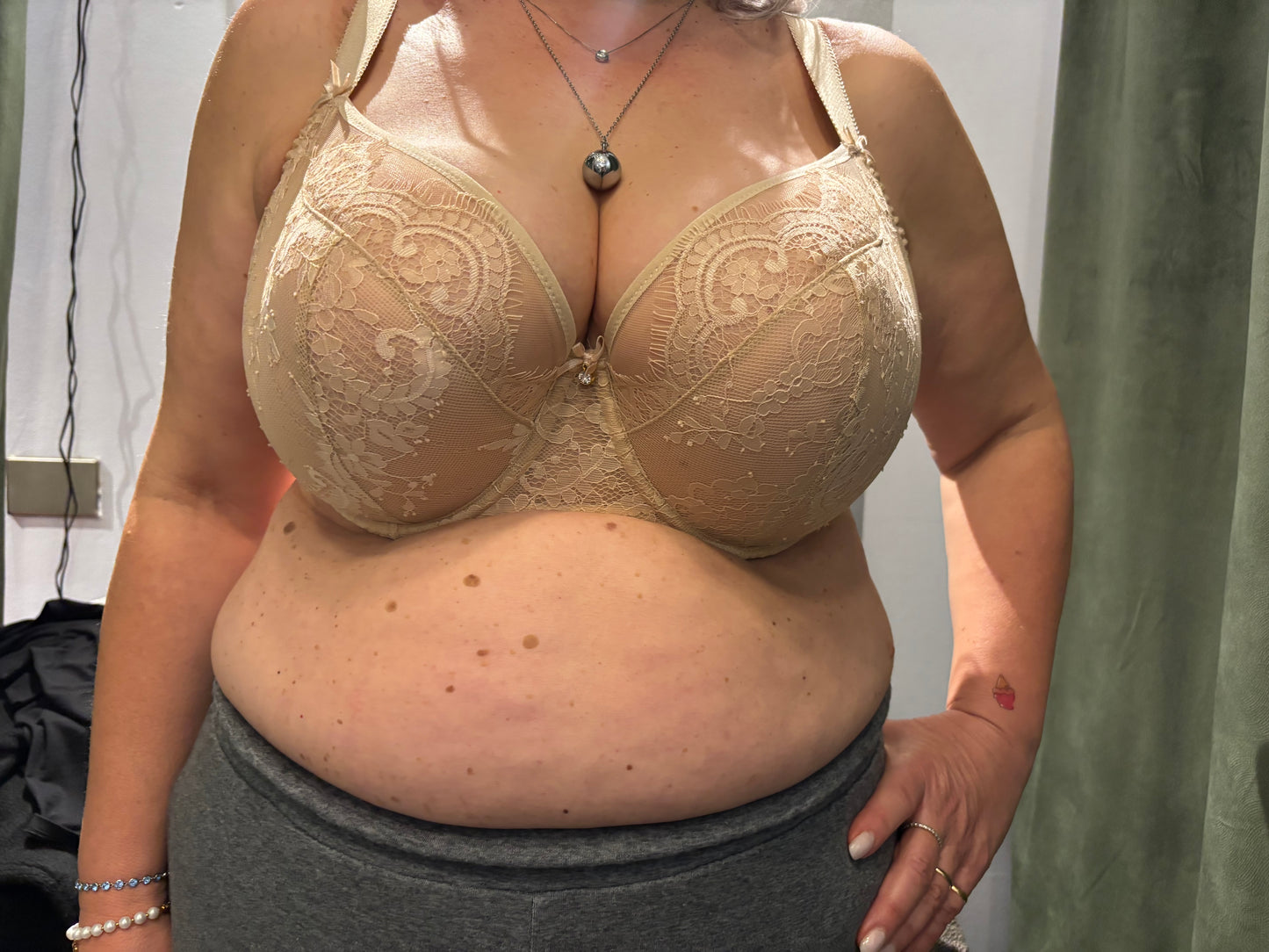 Reggiseno Valentine con coppa ricamata in pizzo soft e ferretto Nude