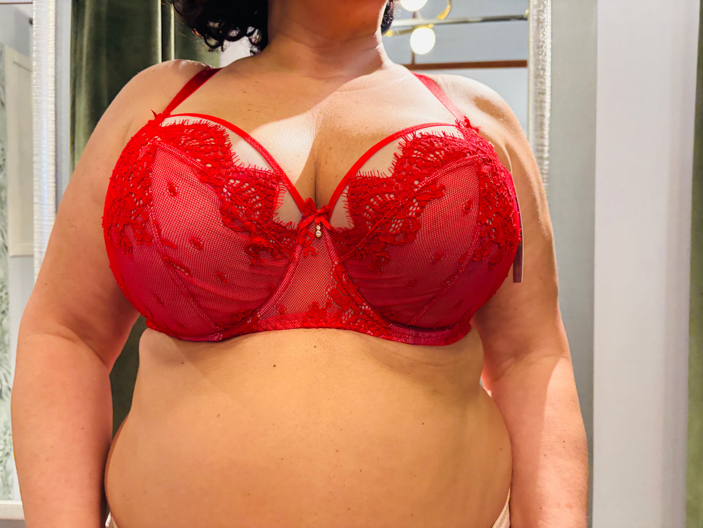 Reggiseno Valentine con coppa ricamata in pizzo soft e ferretto Rosso