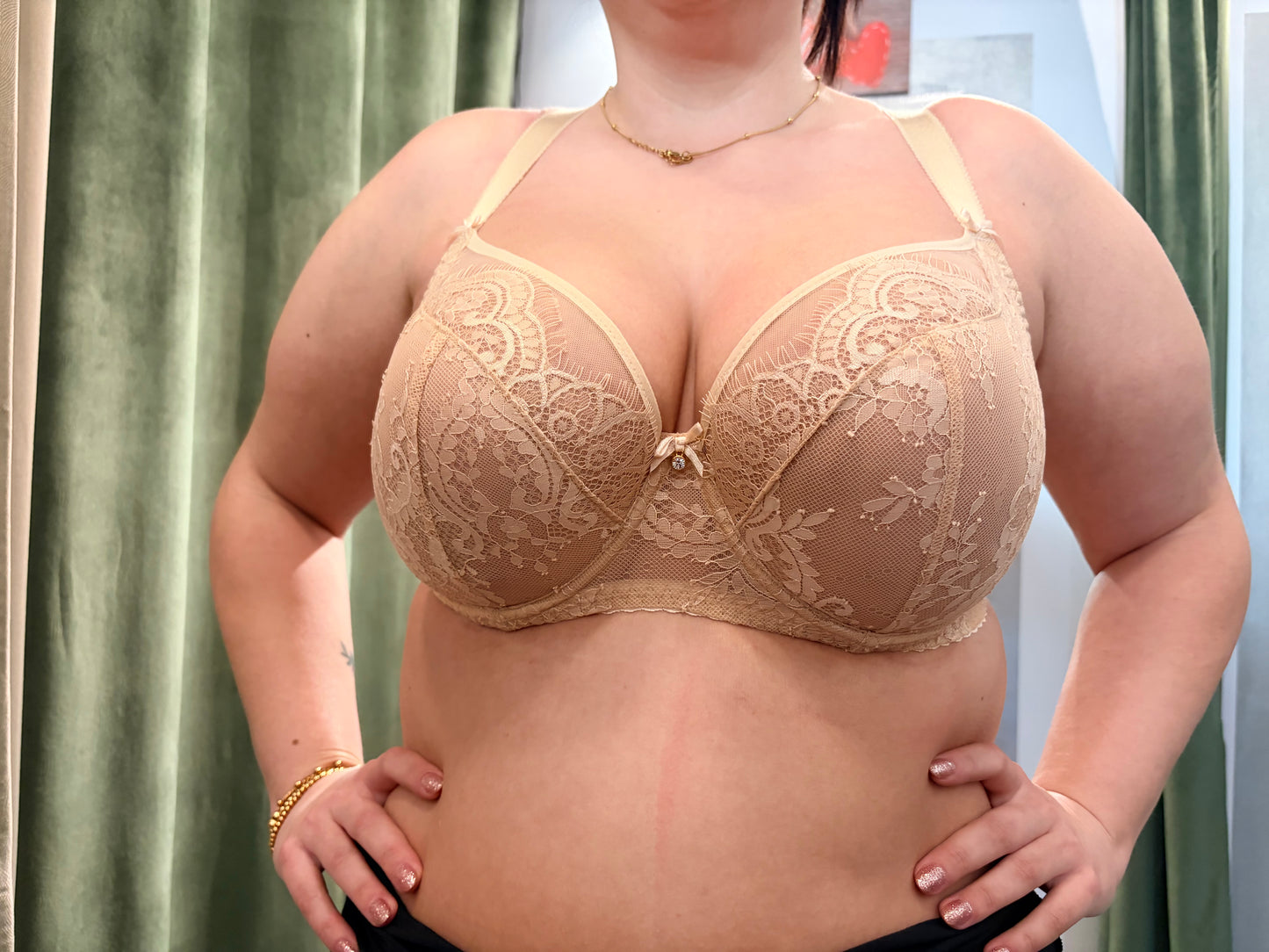Reggiseno Valentine con coppa ricamata in pizzo soft e ferretto Nude