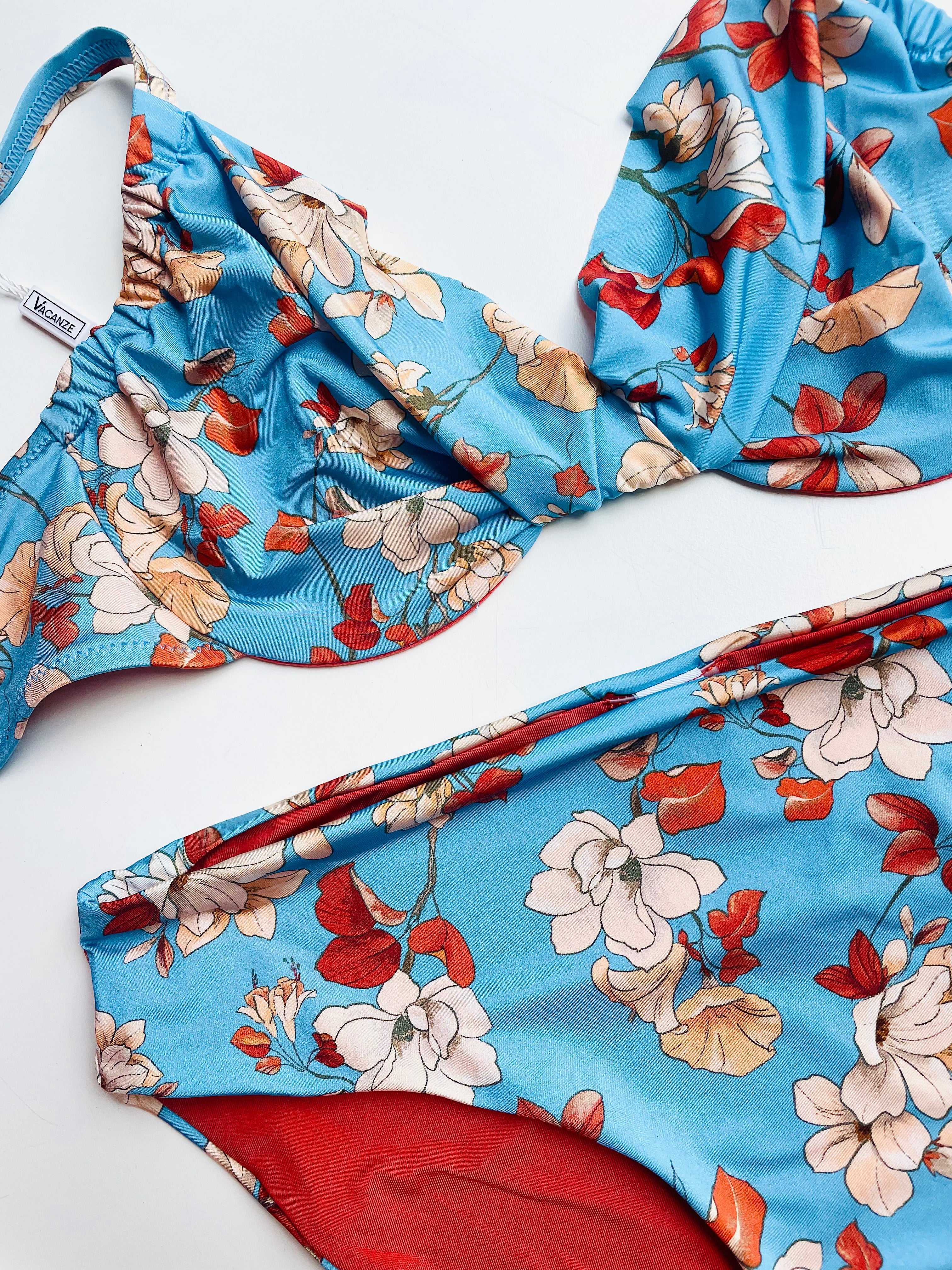 Costume due pezzi fiori azzurro COMPLETO