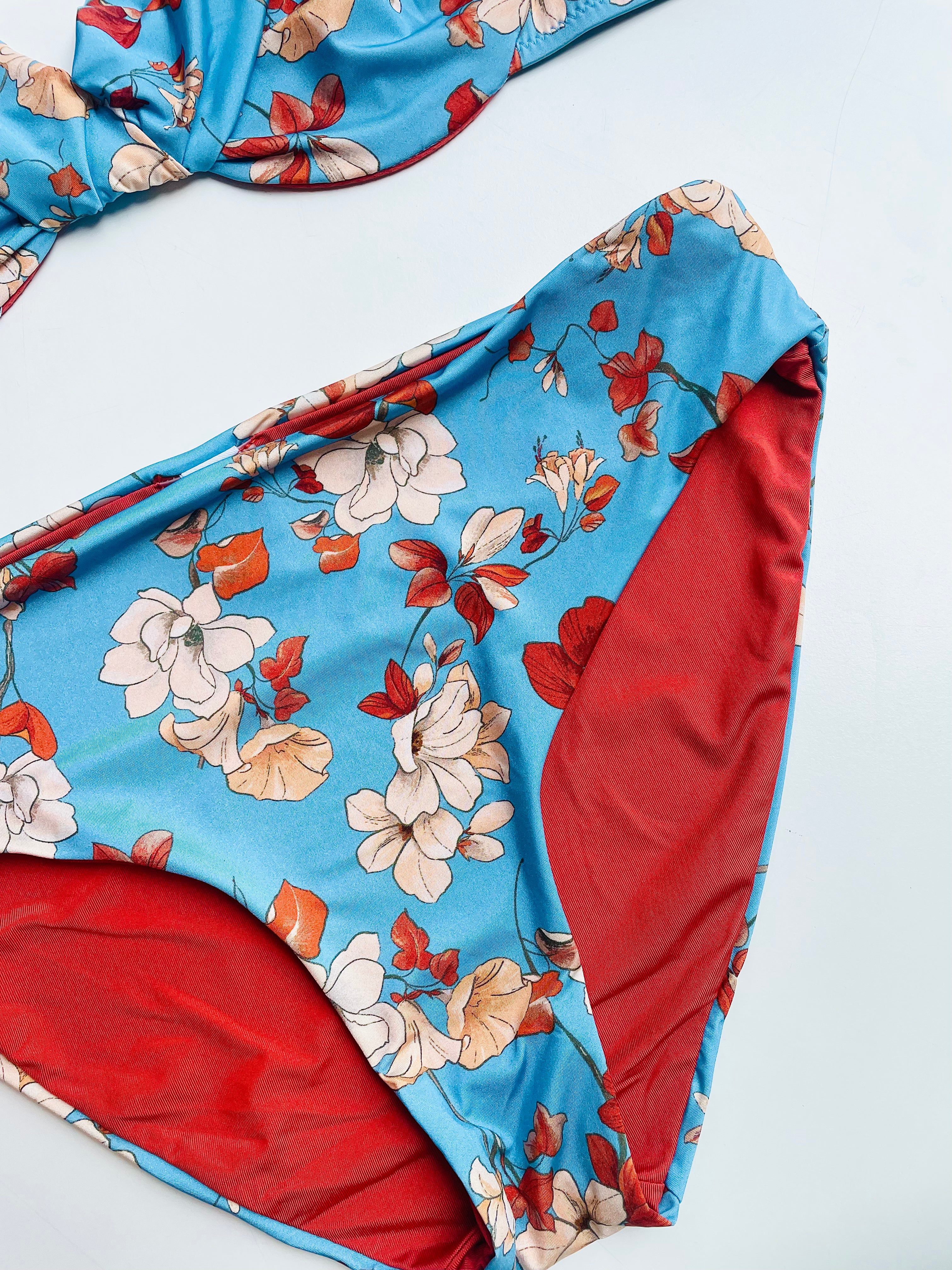 Costume due pezzi fiori azzurro COMPLETO